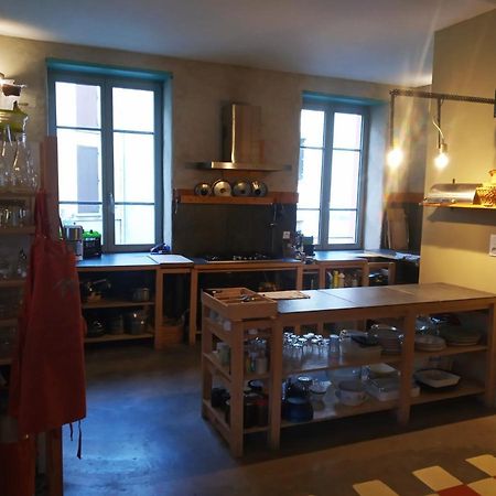La Maison Rouge - Backpacker Hostel Saint-Etienne  Buitenkant foto