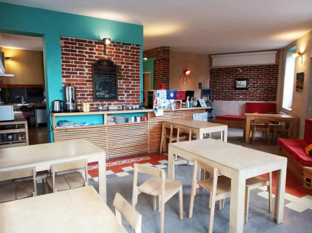 La Maison Rouge - Backpacker Hostel Saint-Etienne  Buitenkant foto