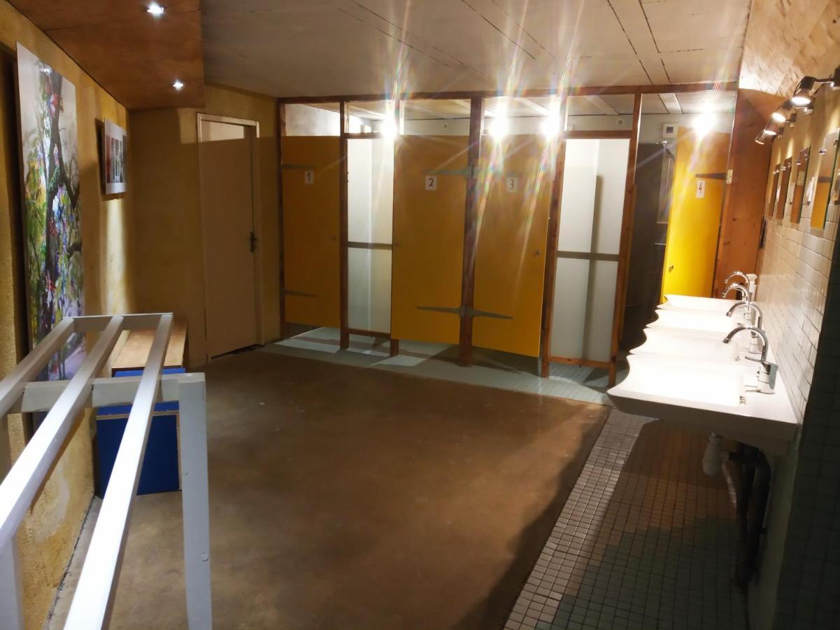 La Maison Rouge - Backpacker Hostel Saint-Etienne  Buitenkant foto