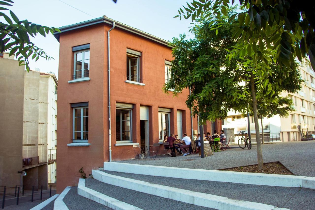 La Maison Rouge - Backpacker Hostel Saint-Etienne  Buitenkant foto