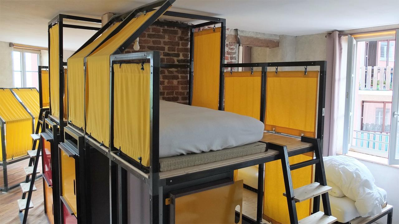 La Maison Rouge - Backpacker Hostel Saint-Etienne  Buitenkant foto