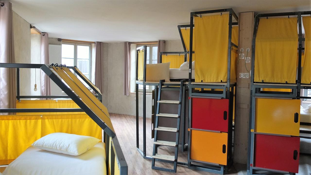 La Maison Rouge - Backpacker Hostel Saint-Etienne  Buitenkant foto